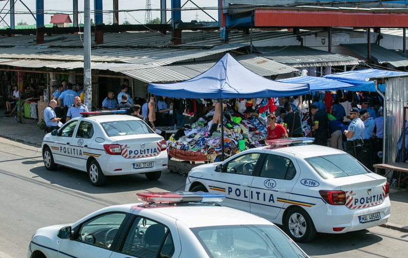 Peste 1.000 de polițiști și jandarmi au pornit percheziții de amploare în Complexul Europa