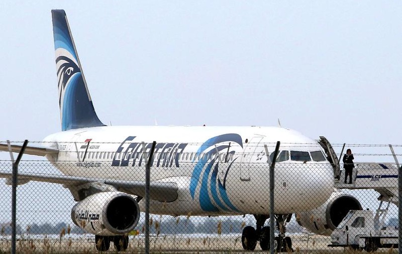 Prăbușirea avionului EgyptAir ar fi fost provocată de un iPhone din cabina piloților