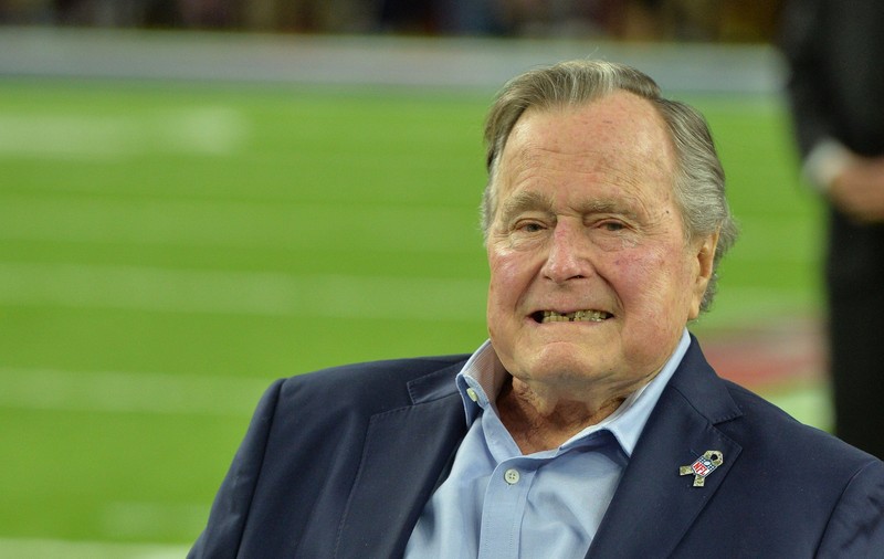 George Bush Senior acuzat de o actriță că a agresat-o sexual: M-a atins pe fund din scaunul lui cu rotile