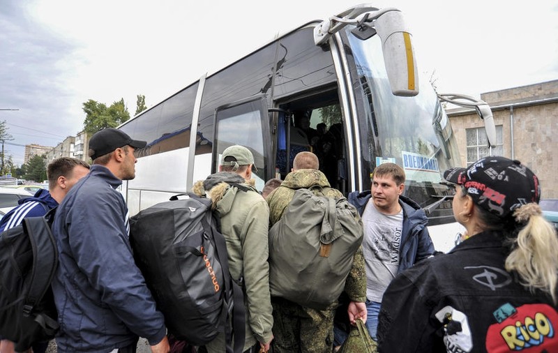 Șeful Comisiei de Apărare din Duma de la Moscova recunoaște haosul mobilizării parțiale: „10.000 de ruși au fost recrutați din greșeală și au fost trimiși acasă”