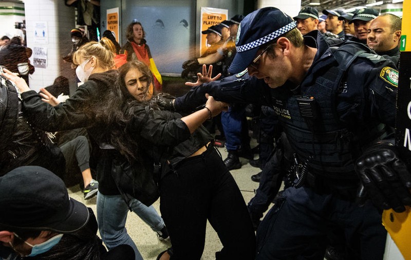 Incidente în Australia, la protestele cu zeci de mii de oameni împotriva inegalității rasiale