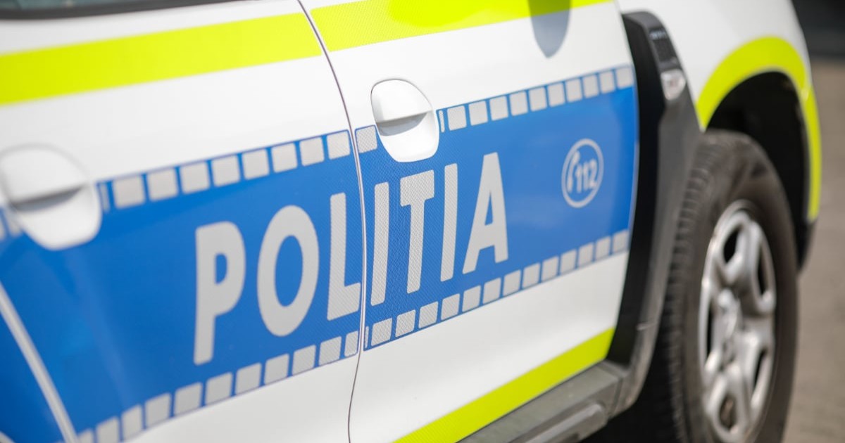 O mașină de Poliție parcată pe stradă