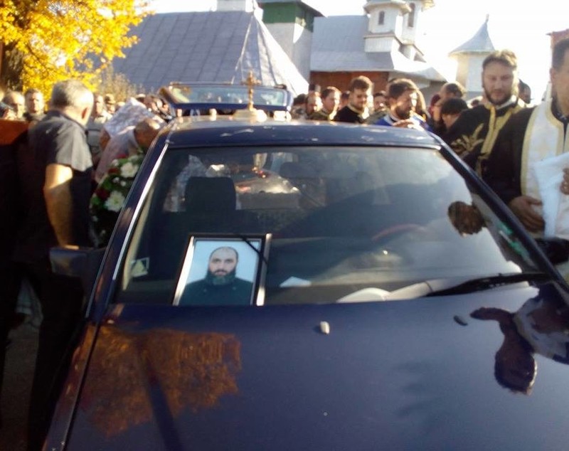 Preotul Petru Gavril a fost înmormântat împreună cu fetița lui de șase ani. Au murit într-un oribil accident