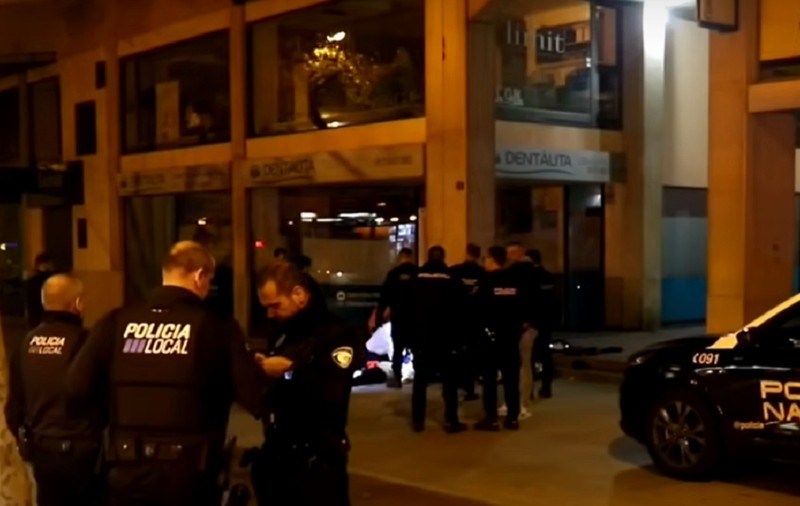 Român găsit mort în fața blocului fratelui său, pe care venise să-l viziteze în Palma de Mallorca: „L-au căutat prin tot apartamentul”