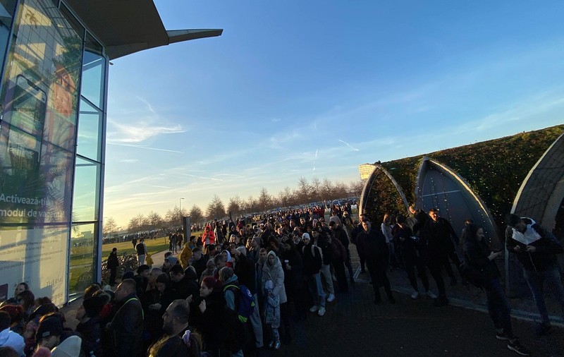 Mii de oameni la coadă la Therme, pe 1 ianuarie: „Ne-am gândit să mergem, că sigur toată lumea doarme!”