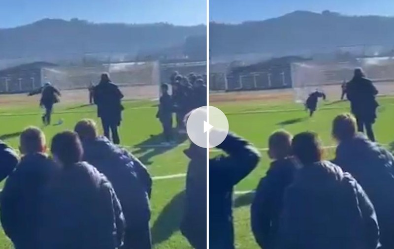 Primar din Italia, ca Emil Constantinescu și Cristi Borcea. A căzut în nas când a vrut să bată un penalty, la inaugurarea unei baze sportive | VIDEO