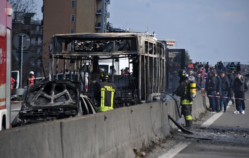 VIDEO | Detalii șocante despre imigrantul care a incendiat un autobuz în care se aflau 51 de elevi. Cum a reușit un copil să dea alarma