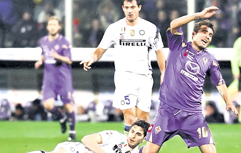 Mutu, cel mai tare în partida Fiorentina - Inter: s-a 'dăruit' până la epuizare