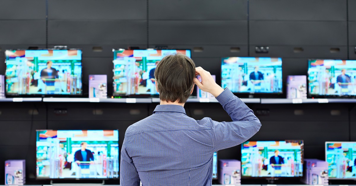 FBI avertizează cu privire la televizoarele inteligente. Acestea pot fi hackerite, iar proprietarii pot fi spionați. Magazin de televizoare