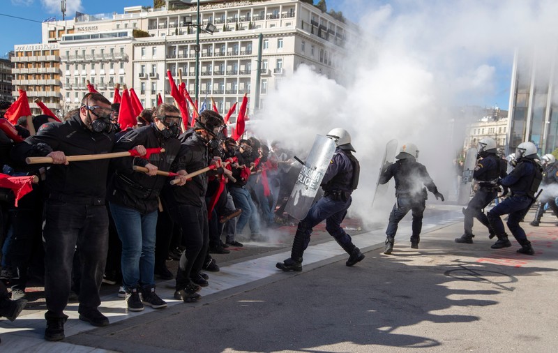 Parlamentul din Grecia a aprobat înființarea universităților străine private, în ciuda opoziției vehemente a studenților