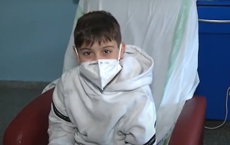 VIDEO | Un băiat din Spania a părăsit spitalul în aplauzele medicilor, după ce a stat 11 zile la ATI. Copilul a avut o formă severă de COVID-19
