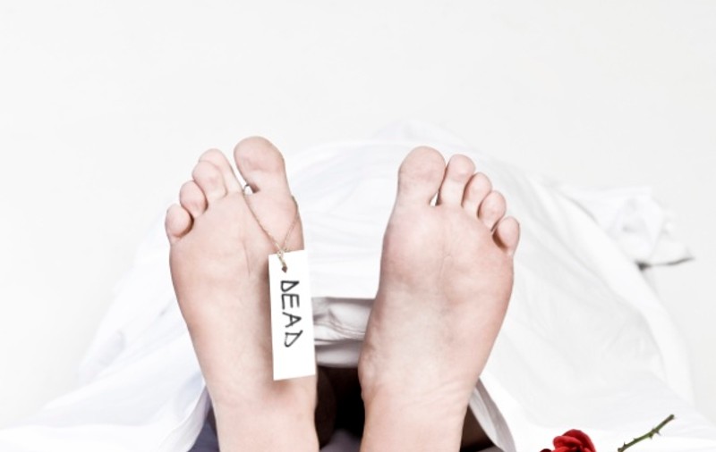 A găsit plăcerea supremă în cadavrul unei babe! Acum are nevoie de cadavre de tinere