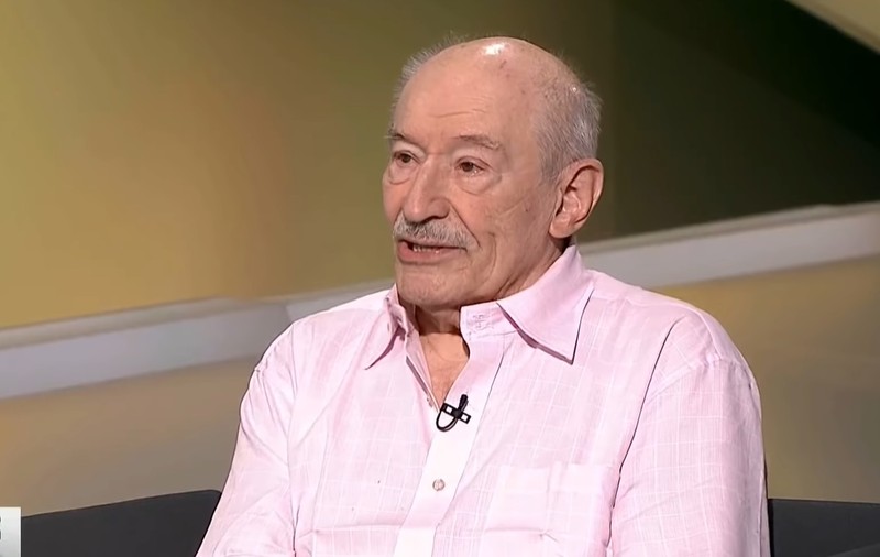 Victor Rebengiuc, la 90 de ani, despre cel mai important rol din afara scenei: „Nepoțelul a fost un cadou nemaipomenit pentru mine”