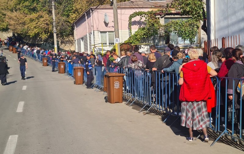 Toate hotelurile din Iași au fost ocupate de pelerinii veniți la hramul Sfintei Parascheva. Cât au scos din buzunar doar pentru cazare