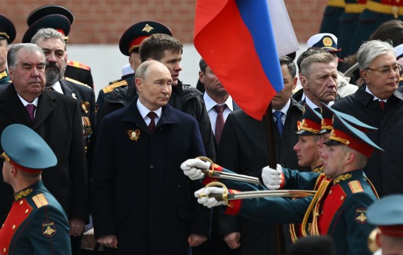 Vladimir Putin a început să poarte vestă antiglonț la evenimentele publice. „Dumnezeu îi protejează pe cei precauți”