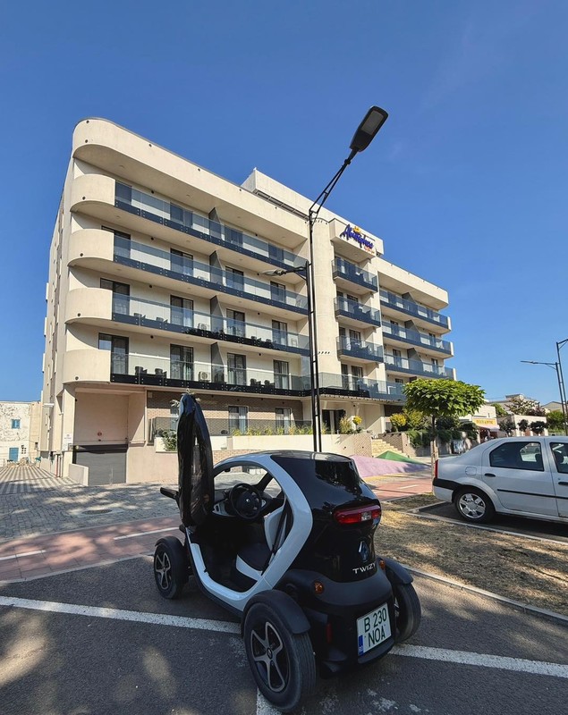 Cât costă să petreci minivacanța de 1 Mai în hotelurile vedetelor de pe litoralul românesc. Prețuri pentru toate buzunarele
