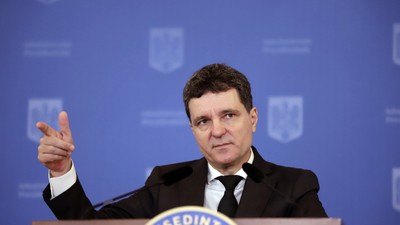 Nicușor Dan a arbitrat meciul din Coaliție FOTO Dumitru Angelescu