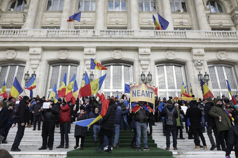 Protestatarii, pe treptele Parlamentului | Foto: Inquam Photos