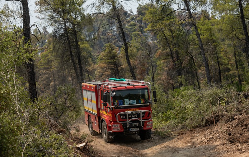 România trimite alți 142 de pompieri în Grecia să ajute la stingerea incendiilor