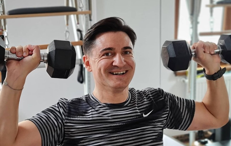 George Buhnici a vorbit despre singura dată când a consumat droguri : „Timpul a început să se dilate rău. Știi cum m-a lovit?”