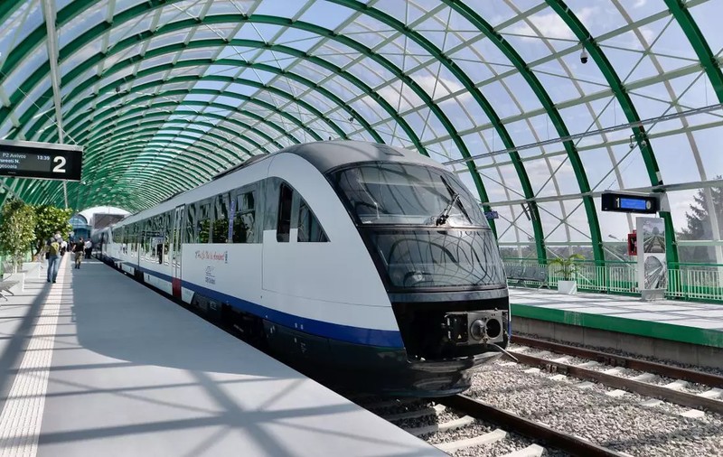 Întârzieri de până la 90 de minute pentru trenurile care circulă de la Gara de Nord din București la Aeroportul Otopeni