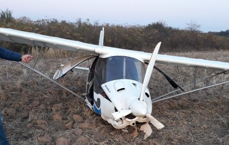Un avion a aterizat forțat în apropiere de autostrada București-Pitești. Care este starea pilotului