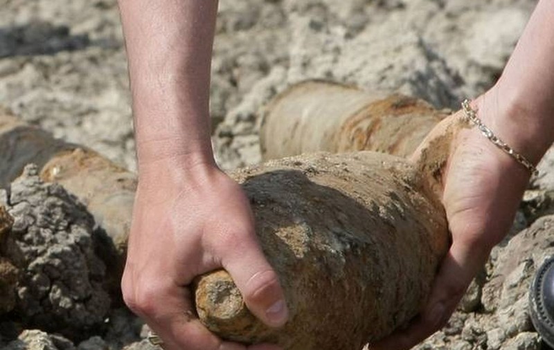 BOMBĂ NEDETONATĂ, DESCOPERITĂ în ARGEȘ! POPULAȚIA, EVACUATĂ pe o RAZĂ de un KILOMETRU!