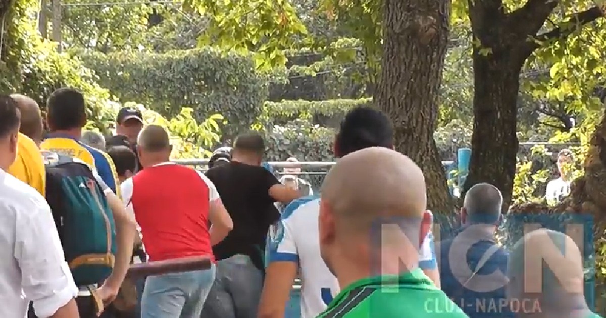 Scandal și bătaie în toată regula între suporteri români și unguri la Cluj