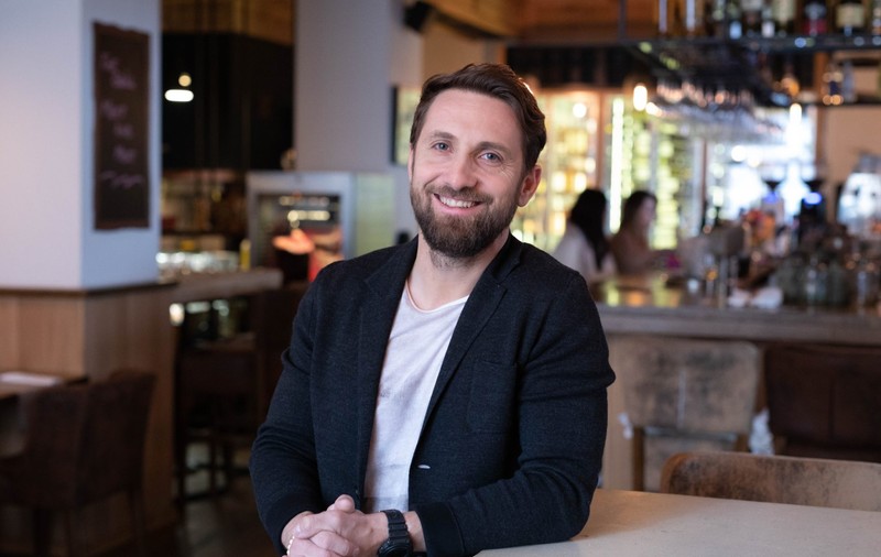 Ce a pățit Dani Oțil la restaurantul lui din cauza lui Răzvan Simion și a lui Mihai Bobonete: „Ospătarul nostru mi-a zis”