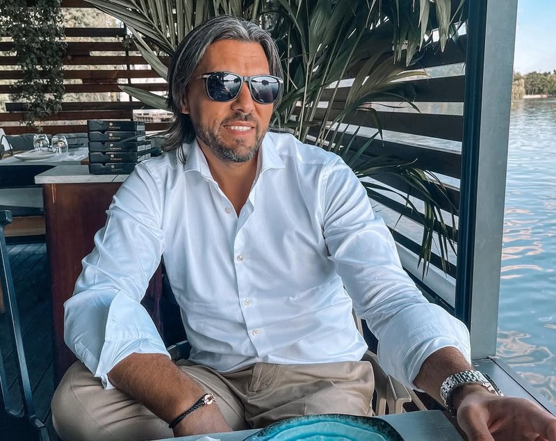 Ce salariu primește Adi Vasile pentru a prezenta Survivor la Antena 1. Cât câștigă pentru 6 luni de filmări în Republica Dominicană