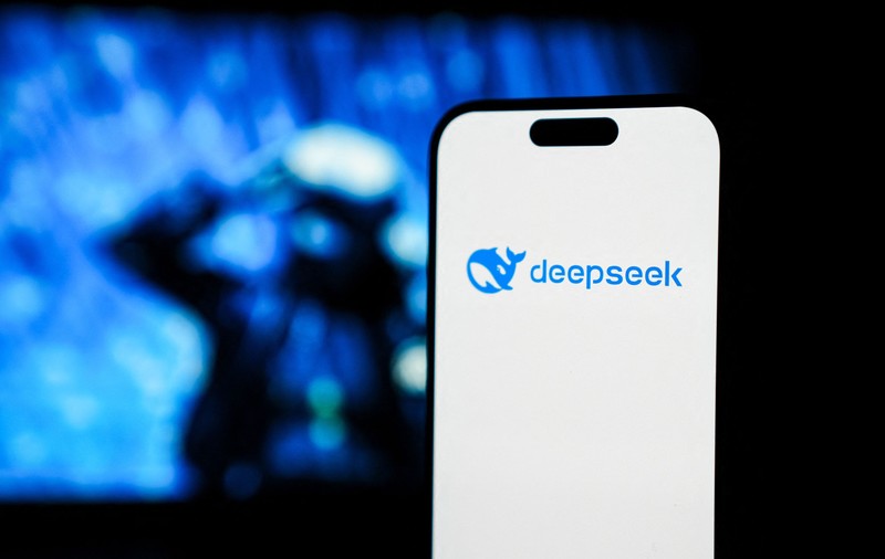 Chinezii, prinși că au făcut propagandă de stat pentru DeepSeek înainte de crahul bursier din America. OpenAI acuză firma că a furat de la ChatGPT