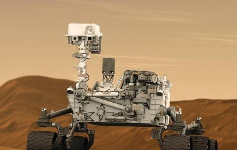 Experţii au explicat ce erau obiectele misterioase surprinse de robotul Curiosity | VIDEO