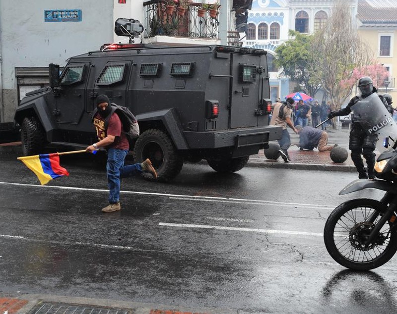 Proteste violente în Ecuador. Președintele a declarat stare de urgență