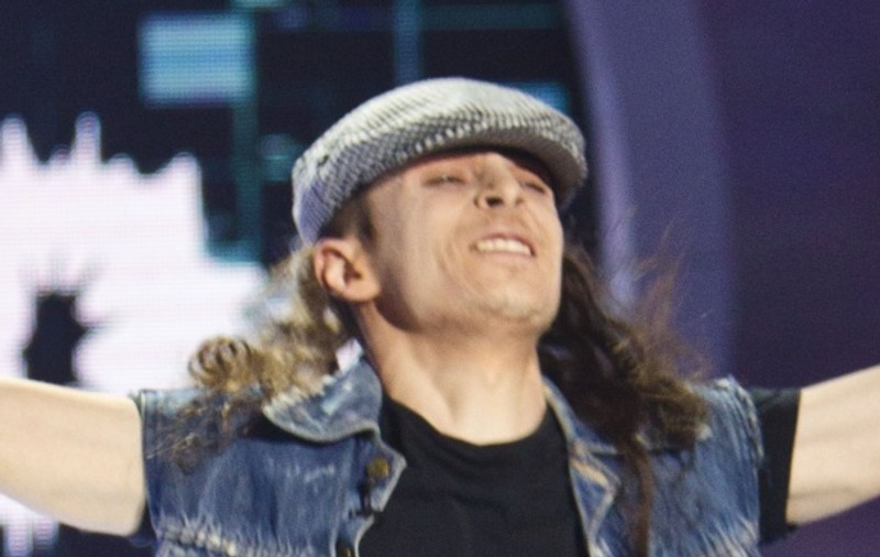 Andrei Leonte, plin de riduri şi cu părul lung! L-ai fi recunoscut? | FOTO