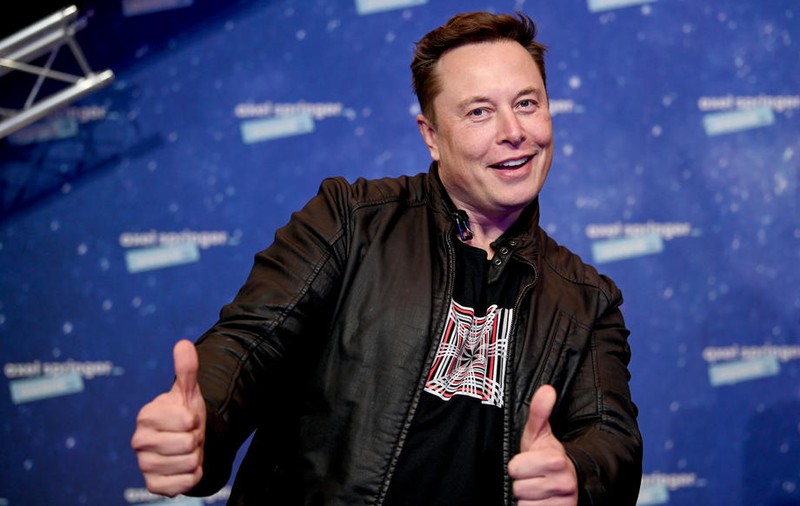 Elon Musk susține că o maimuță se poate juca acum jocuri video, după ce i-a implantat un cip în creier
