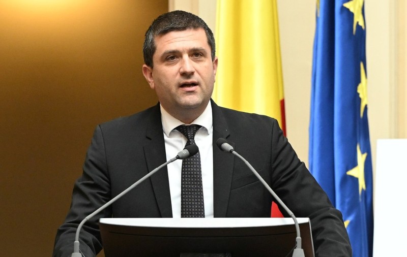 Radu Miruță a sunat degeaba la call center-ul CFR ca să afle de ce unele trenuri nu au aer condiționat și întârzie. Ce decizie a luat
