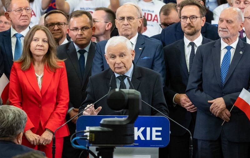 Alegeri Polonia: luptă strânsă între Kaczynski și Tusk în „cel mai important scrutin de după căderea comunismului”, urmărit atent în Europa