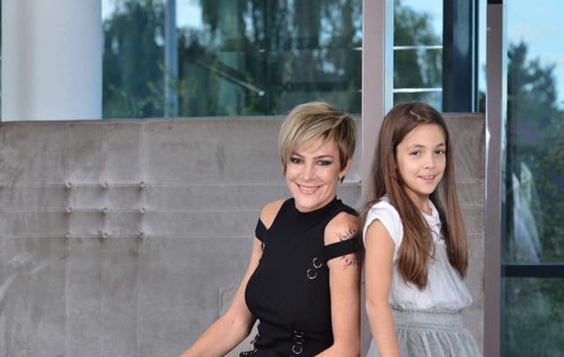 VIDEO EXCLUSIV/ De 9 ani, Roxana Ciuhulescu face Revelionul cu fiica ei. „Copilul ăsta a fost nelipsit din viața mea”