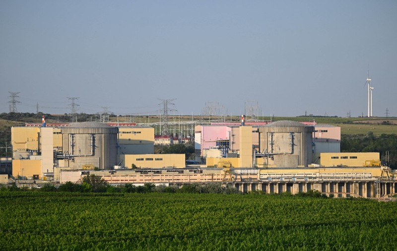 Cele două reactoare ale Centralei Nucleare de la Cernavodă