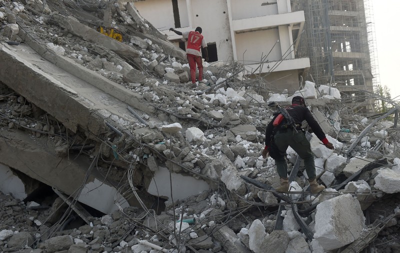 Un bloc de 21 de etaje aflat în construcție s-a prăbușit în Lagos, Nigeria. Peste 100 de muncitori, prinși sub dărâmături