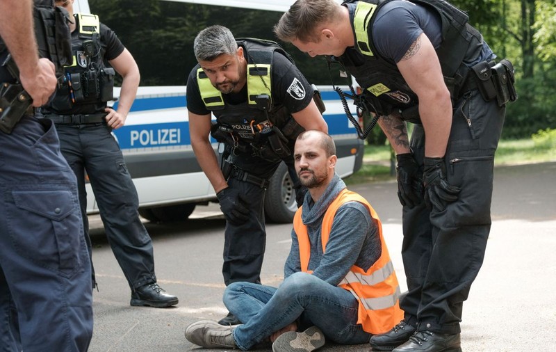Percheziții la nivel național, în Germania, care îi vizează pe activiștii pentru climă. Acțiunile, declanșate „din cauza numeroaselor plângeri ale populației”