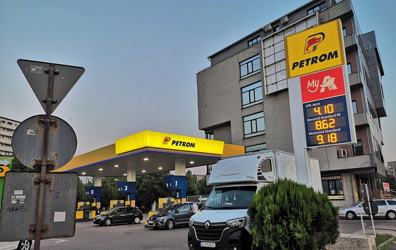 De la 1 miliard de euro la 300 de milioane. Taxa de solidaritate, redusă de coaliția PSD-PNL-UDMR, după trei întâlniri cu reprezentanții Petrom - G4 Media