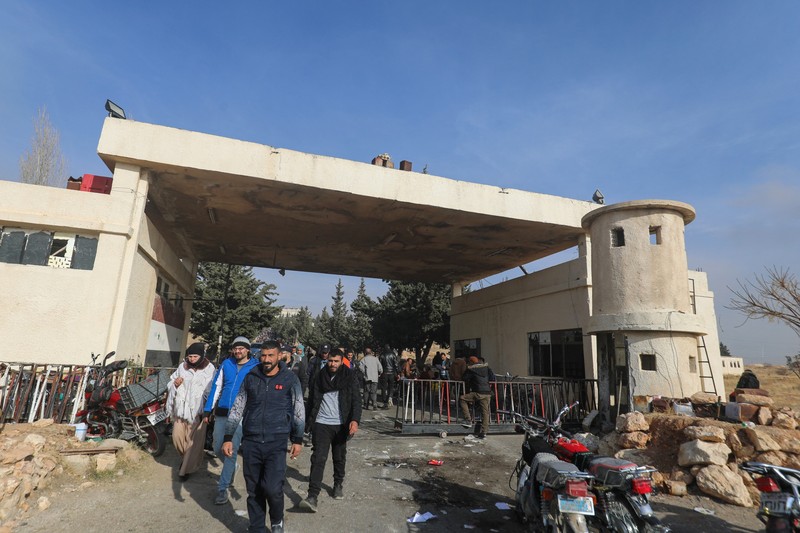 Salvatori sirieni au ajuns la închisoarea Sednaya pentru a elibera prizonierii.FOTO: Profimedia