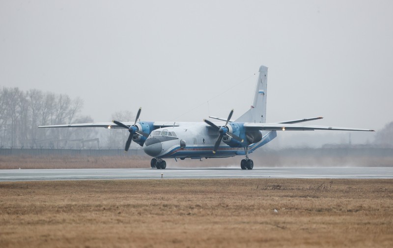 Companiile aeriene din Siberia vor să folosească în continuare „tractoarele zburătoare” din epoca sovietică, pe fondul penuriei de piese occidentale | VIDEO