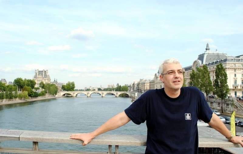 EXCLUSIV/ Cătălin Crișan, părinte pentru copiii altora! Îi învață pe micuți să cânte, să joace teatru și să vorbească engleză