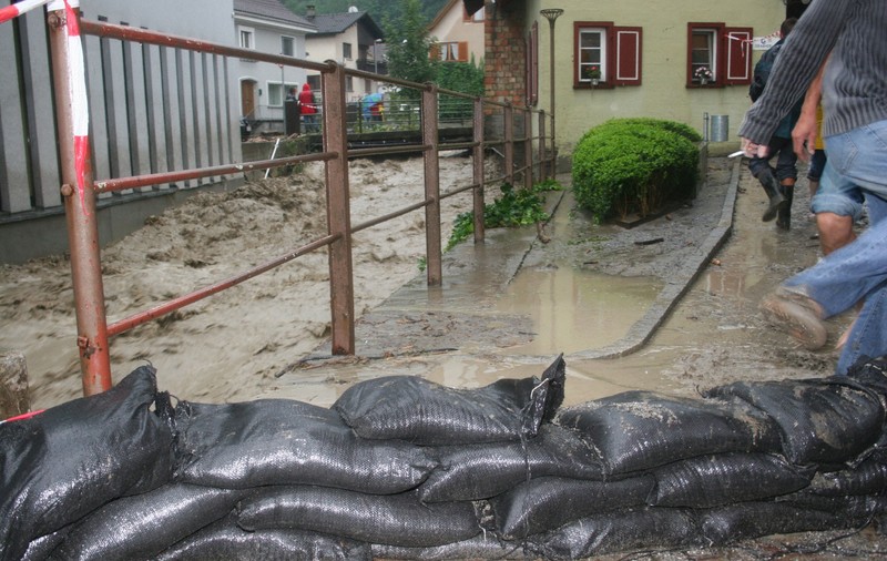NU SE MAI TERMINĂ! COD PORTOCALIU de inundații, prelungit până vineri seara