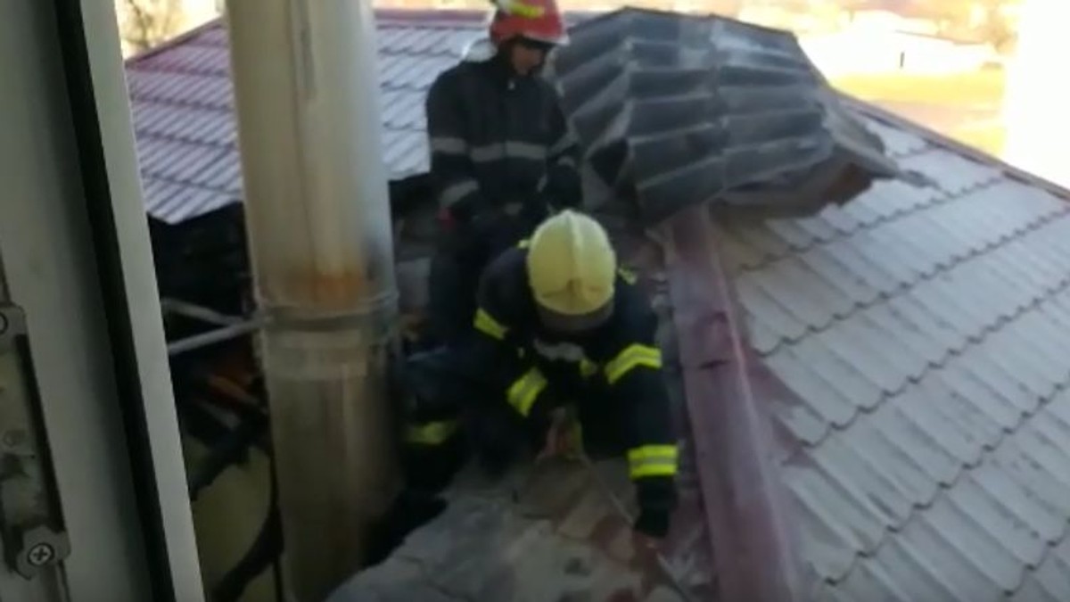 Incendiu la un liceu din localitatea Cobadin, Constanța | VIDEO