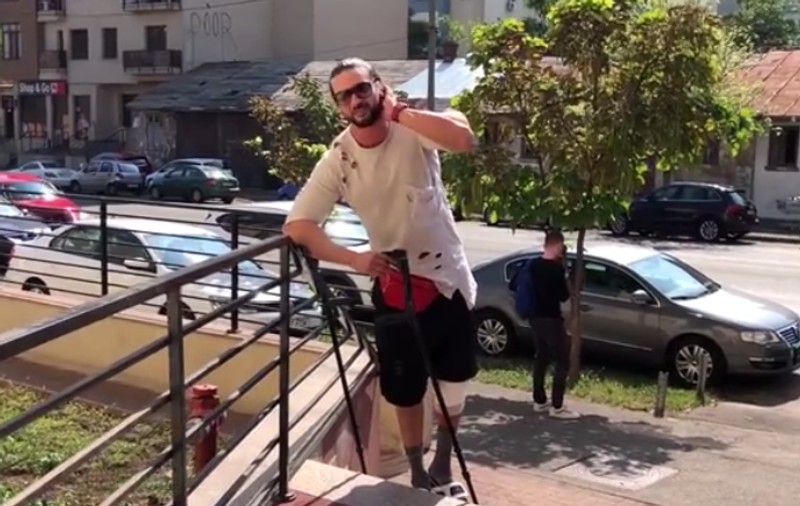 Dorian Popa a ajuns din nou la spital. “Am 3 găuri şi două tăieturi”