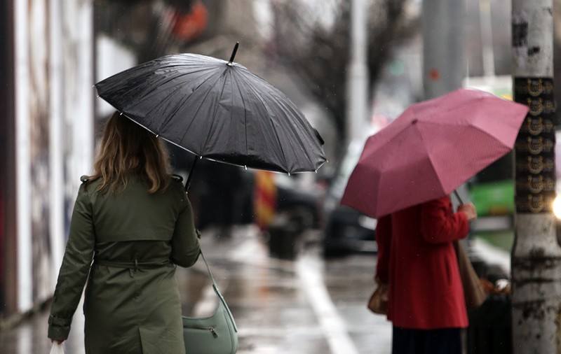 Vremea se schimbă: ploi torențiale și temperaturi cu până la 15 grade Celsius mai scăzute. Cum arată prognoza