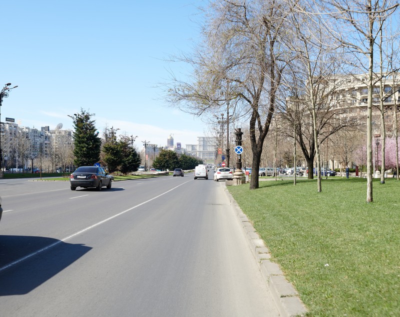 Starea de urgență îi ține pe bucureșteni în case și închide localurile din Centrul Vechi. Fotografii cu Capitala goală